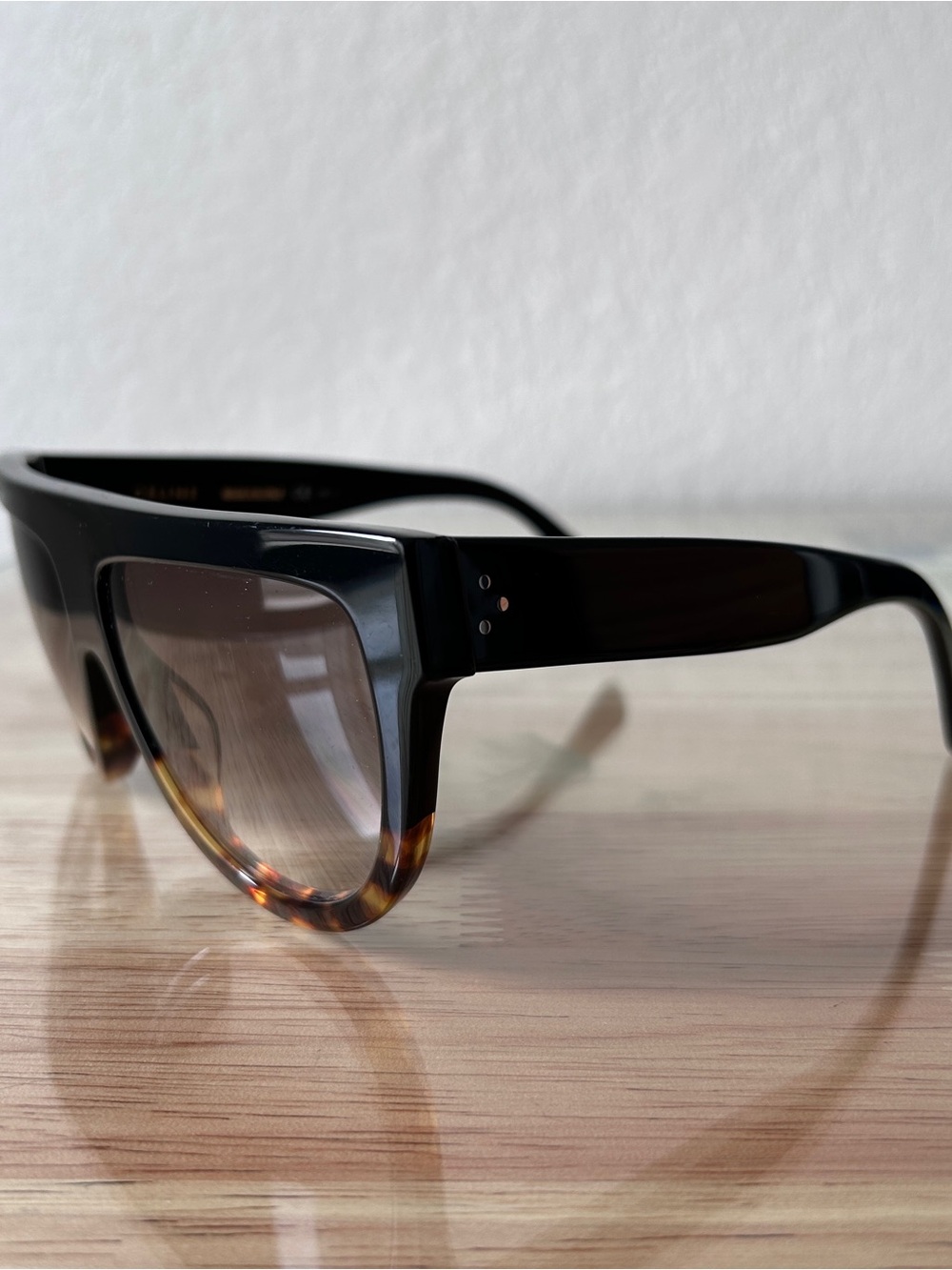 Celine • CL 41026/S FU55l • Women’s  Sunglasses • Black/Tortoise • Preowned - Picture 3 of 7